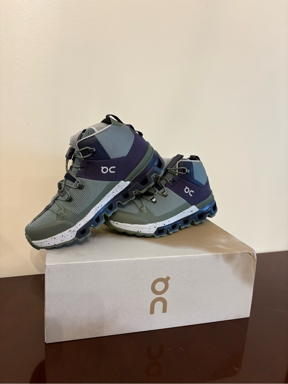 On Running Cloudtrax Hiking Boots Womens 5.5 Midnight Glacier Green Trail Shoes